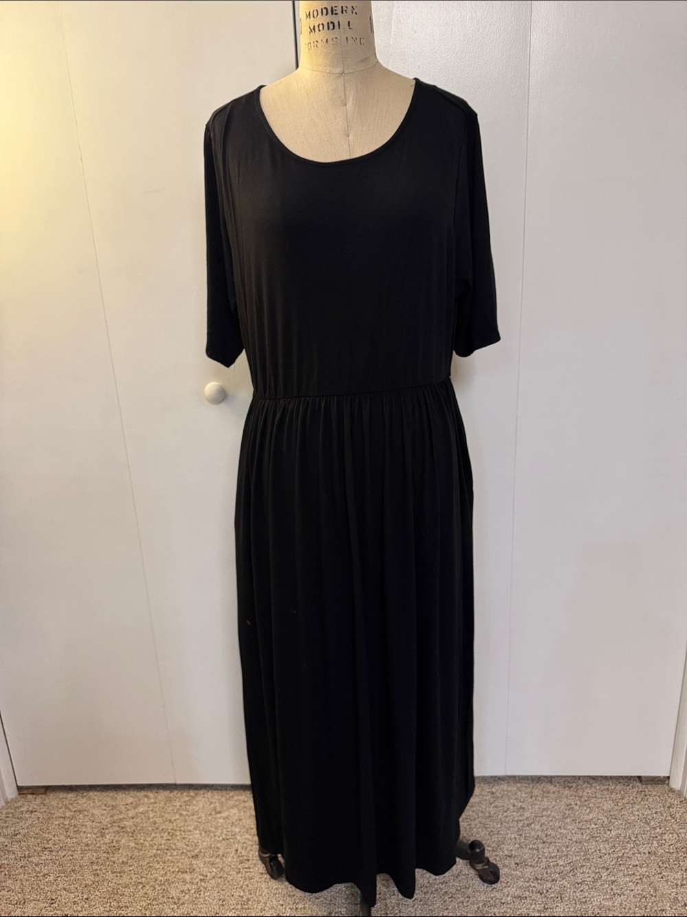 Zenana Outfitters Black Short-Sleeve Maxi Dress